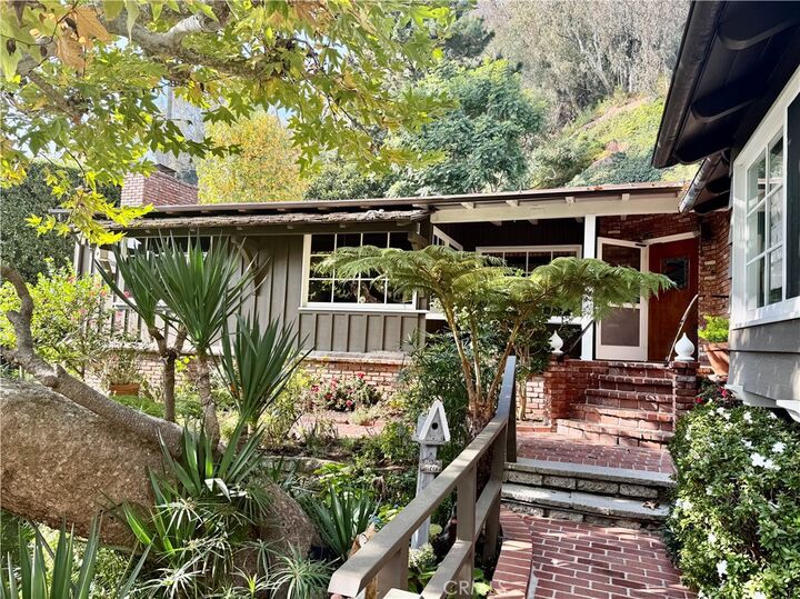 Property Photo: 587 E Channel Road CA 90402