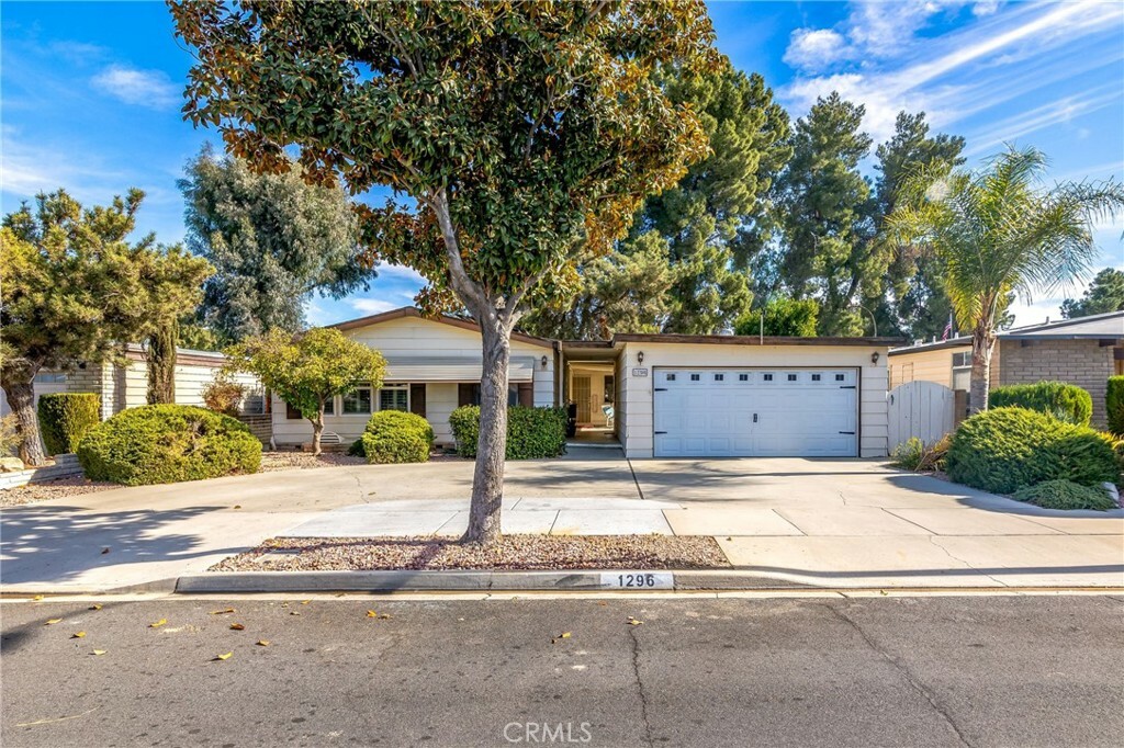 Property Photo:  1296 Brentwood Way  CA 92545 