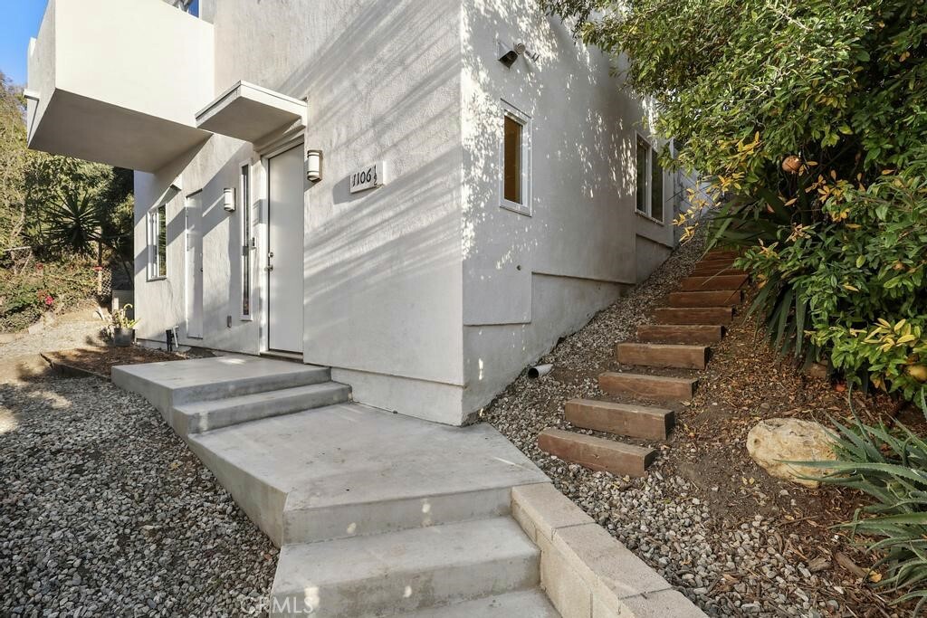 Property Photo:  1106 1106 1/2 Geraghty Avenue  CA 90063 