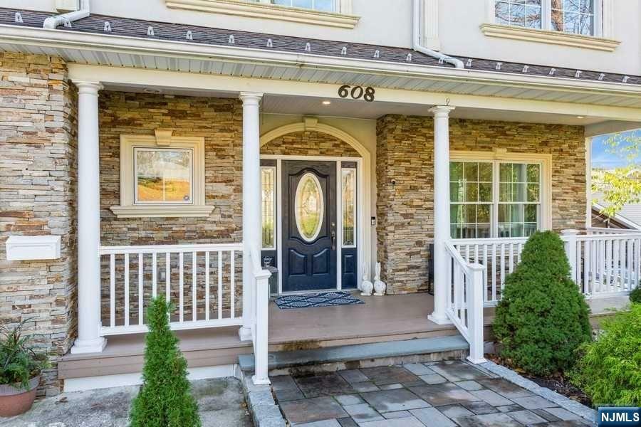 Property Photo:  608 Mount Pleasant Avenue  NJ 07052 