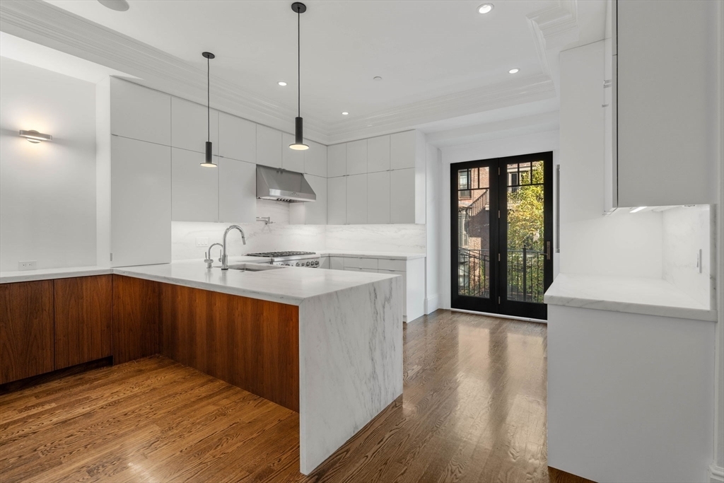 Property Photo:  121 W Newton Street 1  MA 02118 