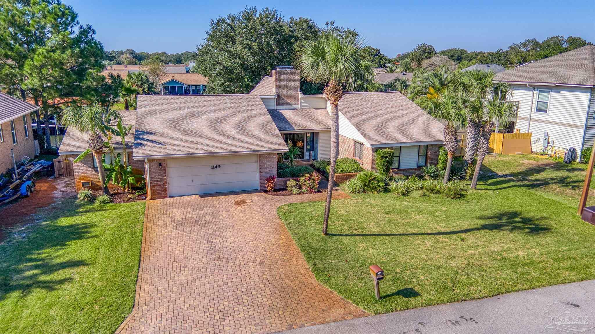 Property Photo: 1149 Sunset Ln FL 32563