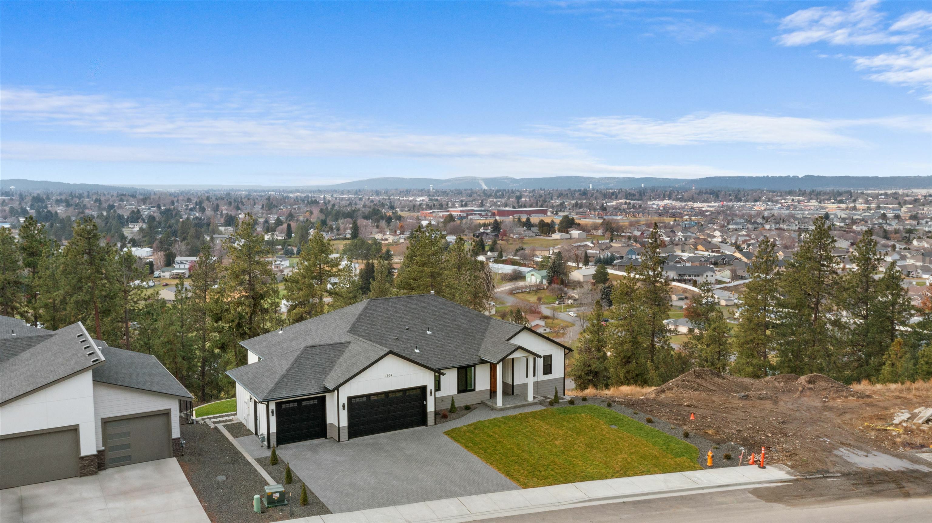 Property Photo:  1504 S Vera Crest Dr  WA 99037 