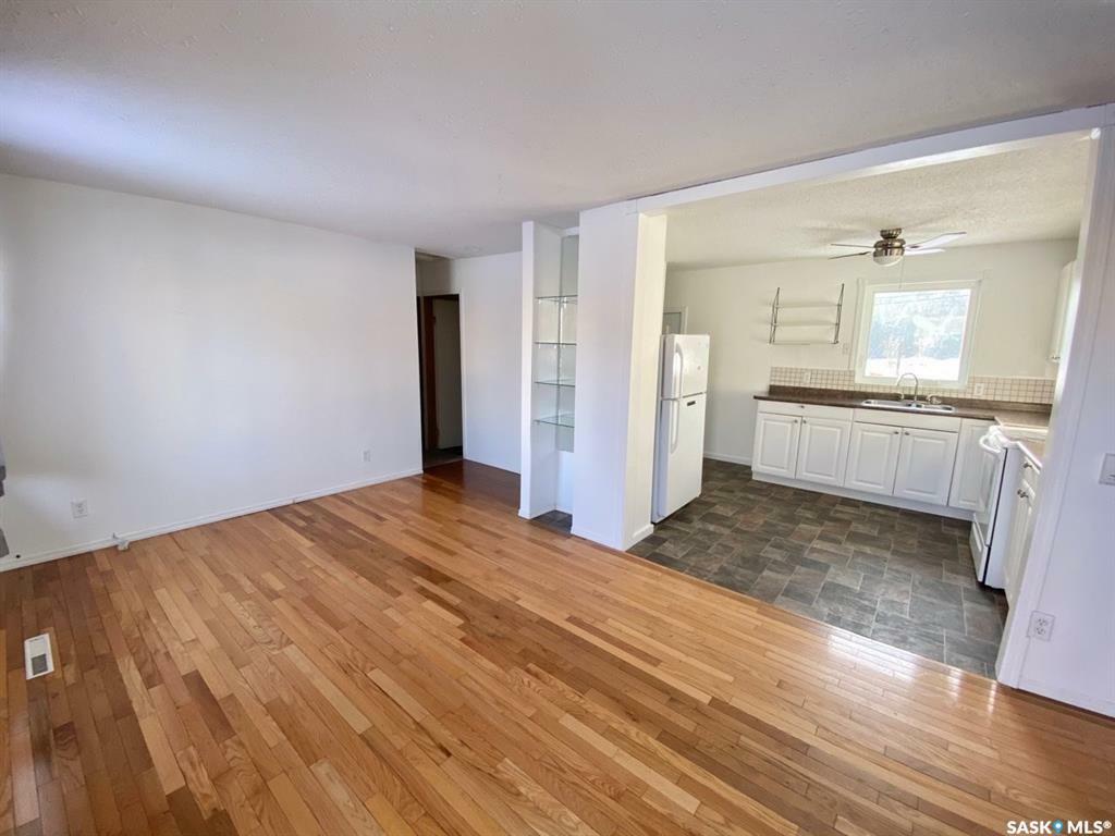 Property Photo:  1127 18th Street W  SK S6V 4B5 