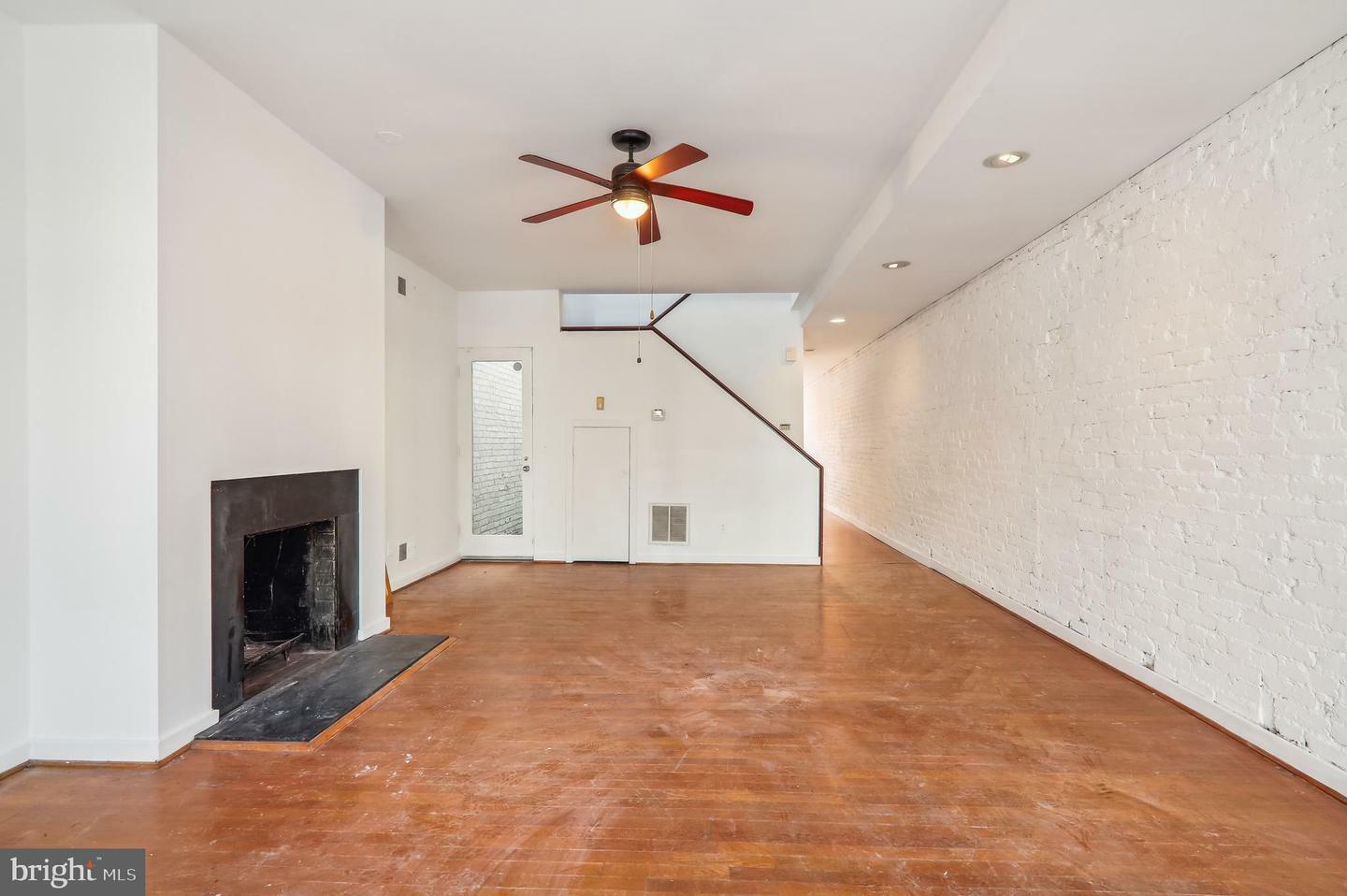 Property Photo:  1213 D Street NE  DC 20002 