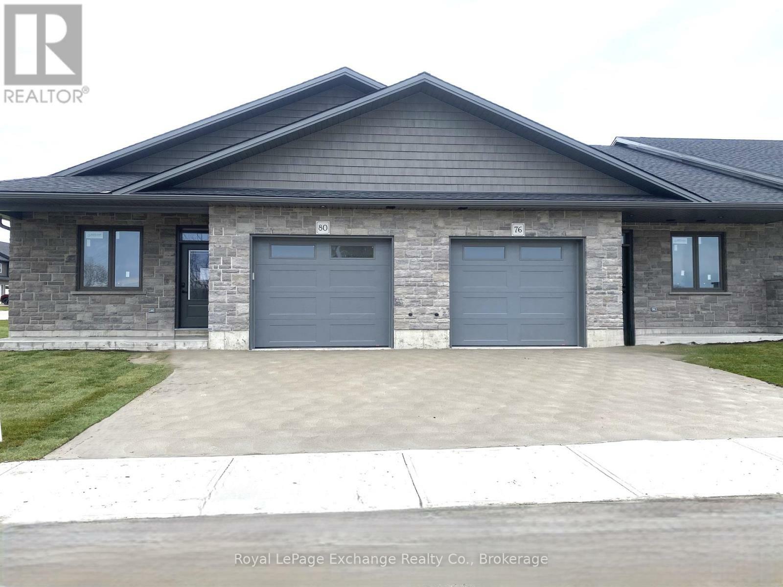 Property Photo:  72 Mercedes Cres Crescent North  ON N2Z 1G8 