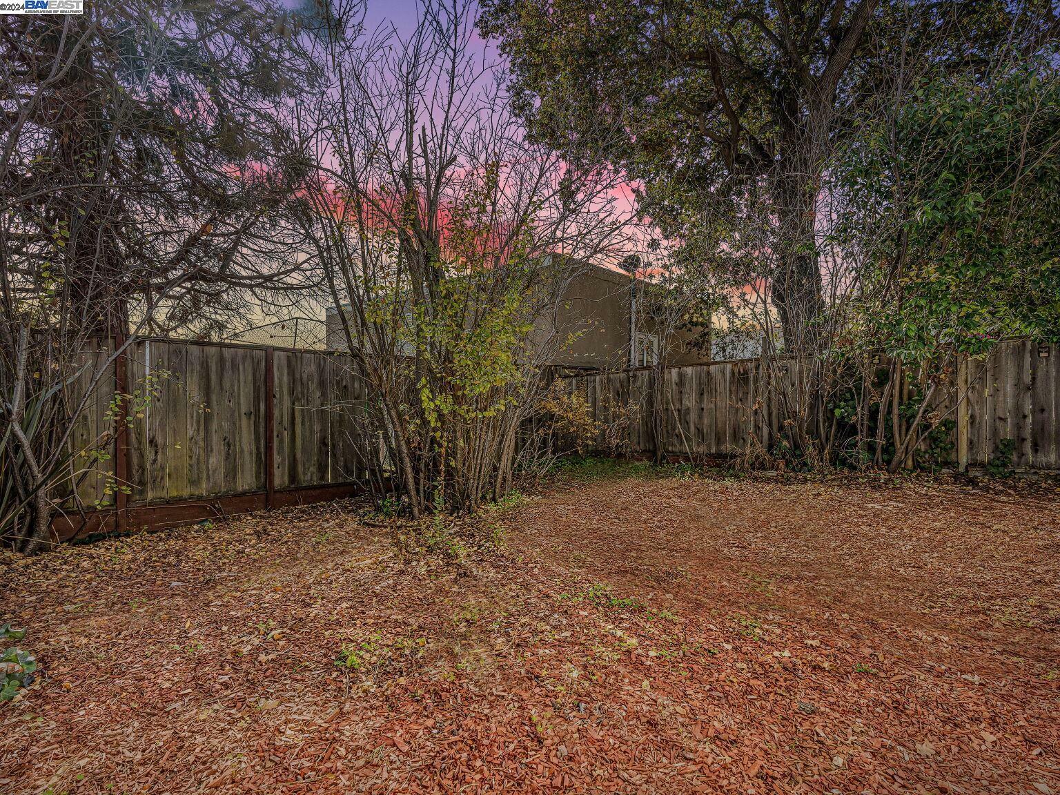 Property Photo:  2718 Oliver Ave  CA 94605 