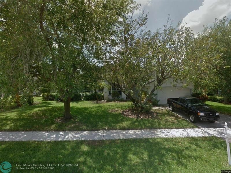Property Photo: 19420 NW 7th St FL 33029
