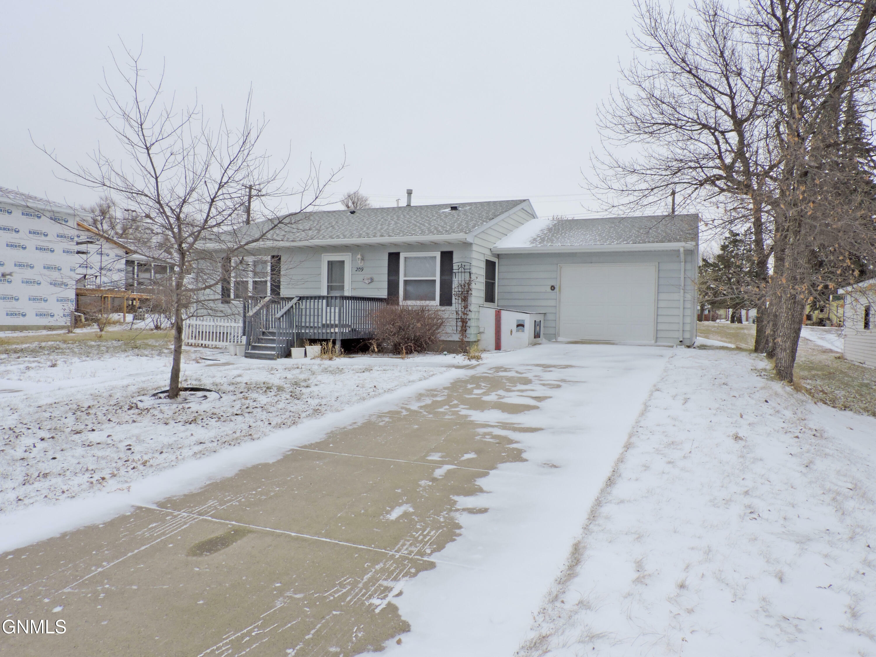 Property Photo:  209 6th Street N  ND 58563 