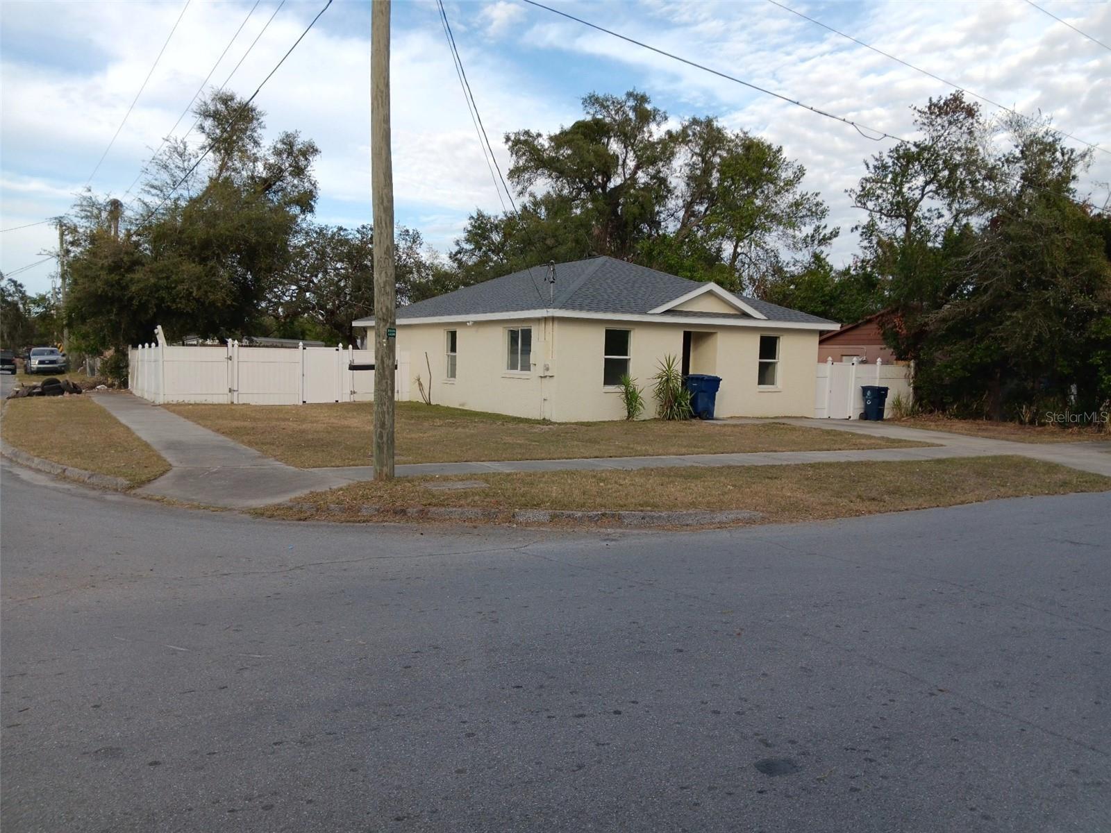 Property Photo:  1302 E Annie Street  FL 33612 