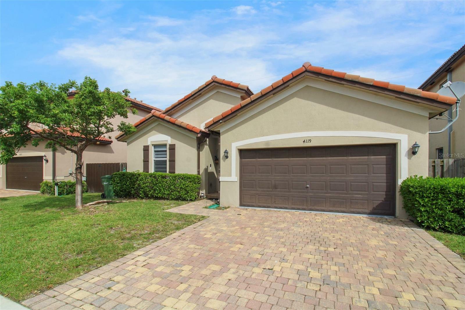 Property Photo:  4119 NE 21st Court  FL 33033 