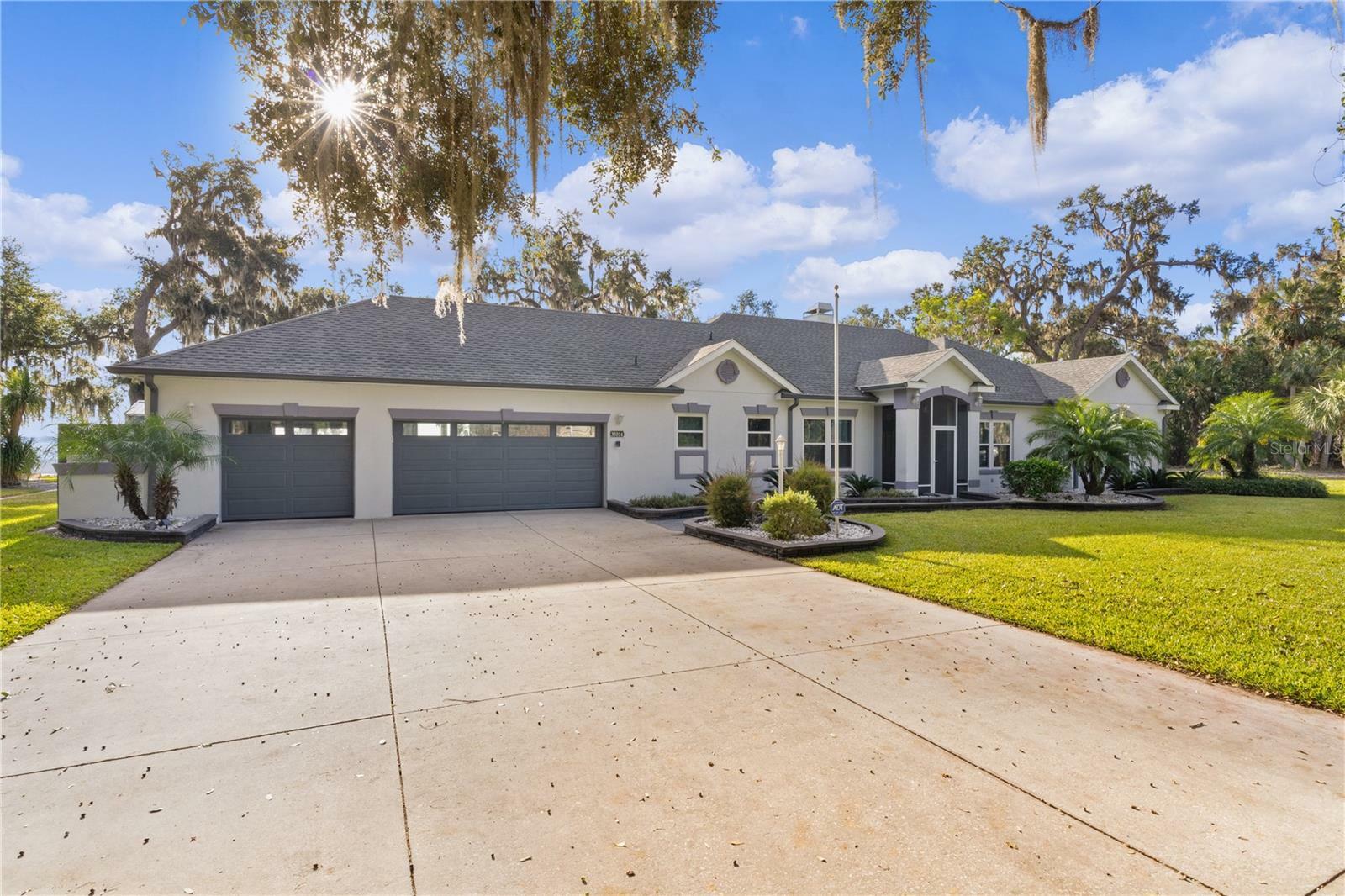 Property Photo:  35014 Shady Oaks Lane  FL 34731 