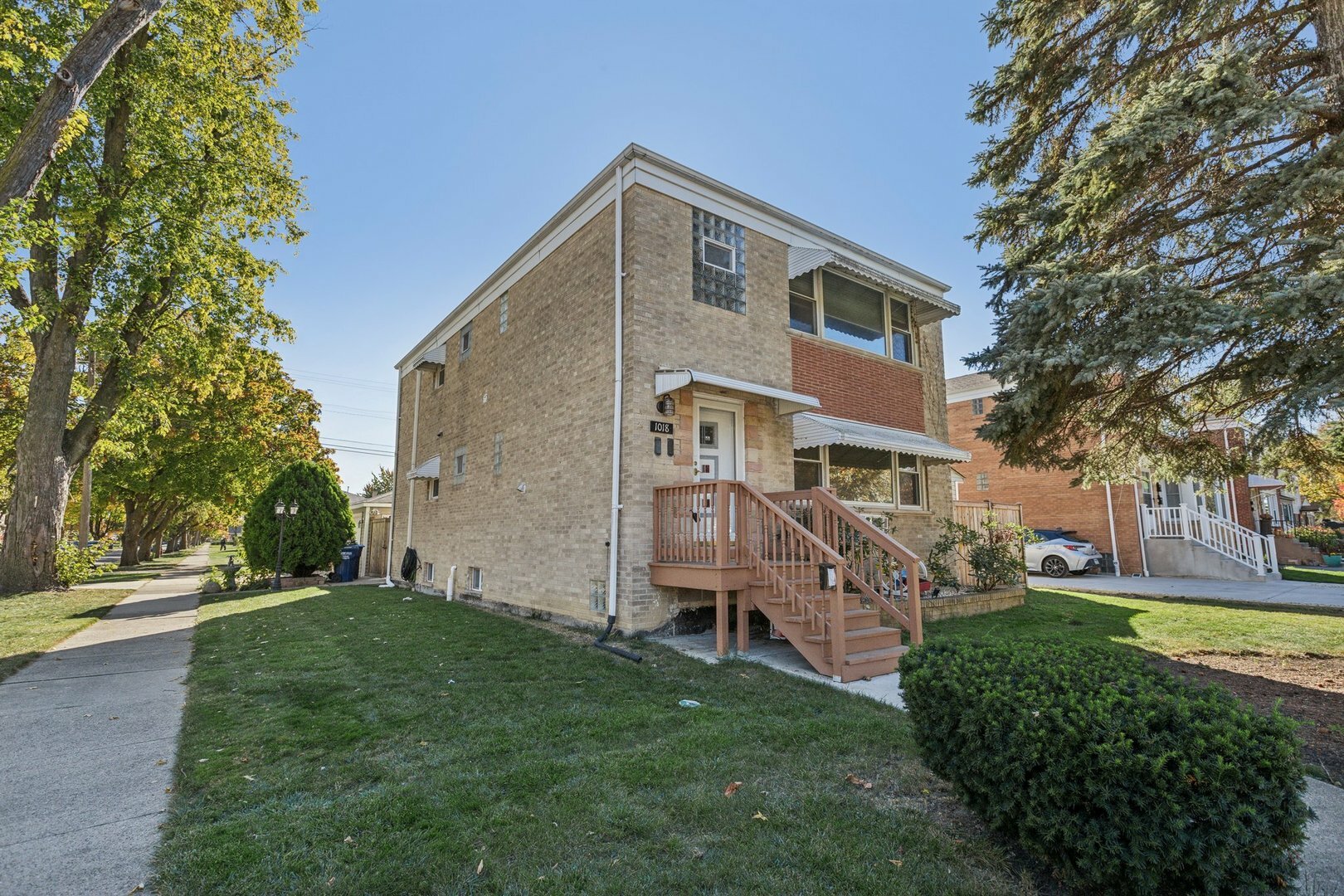 Property Photo:  1018 E Oak Avenue  IL 60526 