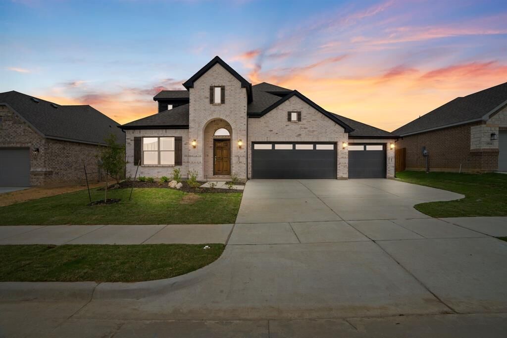 Property Photo: 1912 Lake Tahoe Lane TX 76033