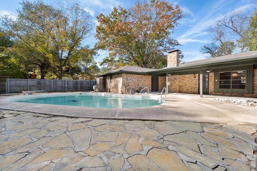 Property Photo: 1213 Lexington Drive TX 75110