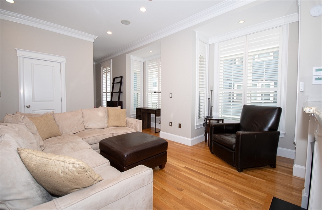 Property Photo:  110 Bolton St Sf  MA 02127 