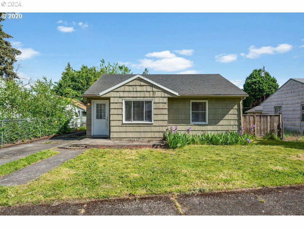 Property Photo:  2808 E 25th St  WA 98661 