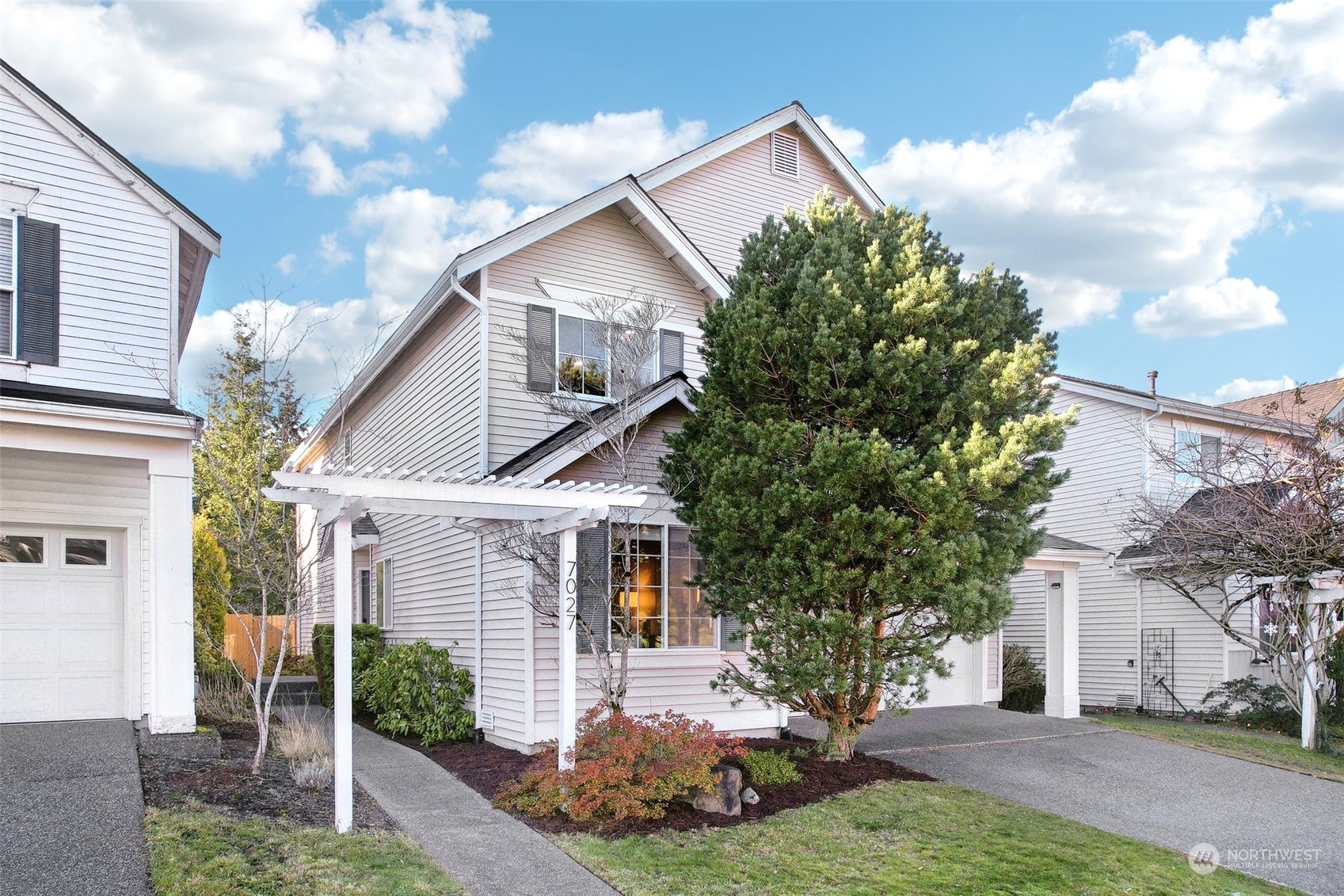 Property Photo:  7027  Autumn Avenue SE  WA 98065 