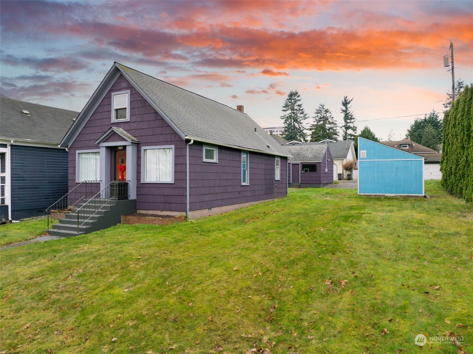 Property Photo:  2612  Lombard Avenue  WA 98201 