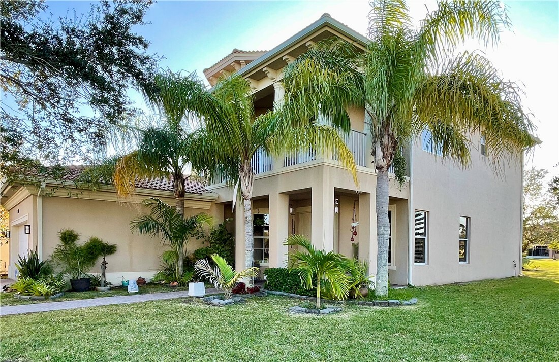 Property Photo:  2001 Albany Terrace SW  FL 32968 