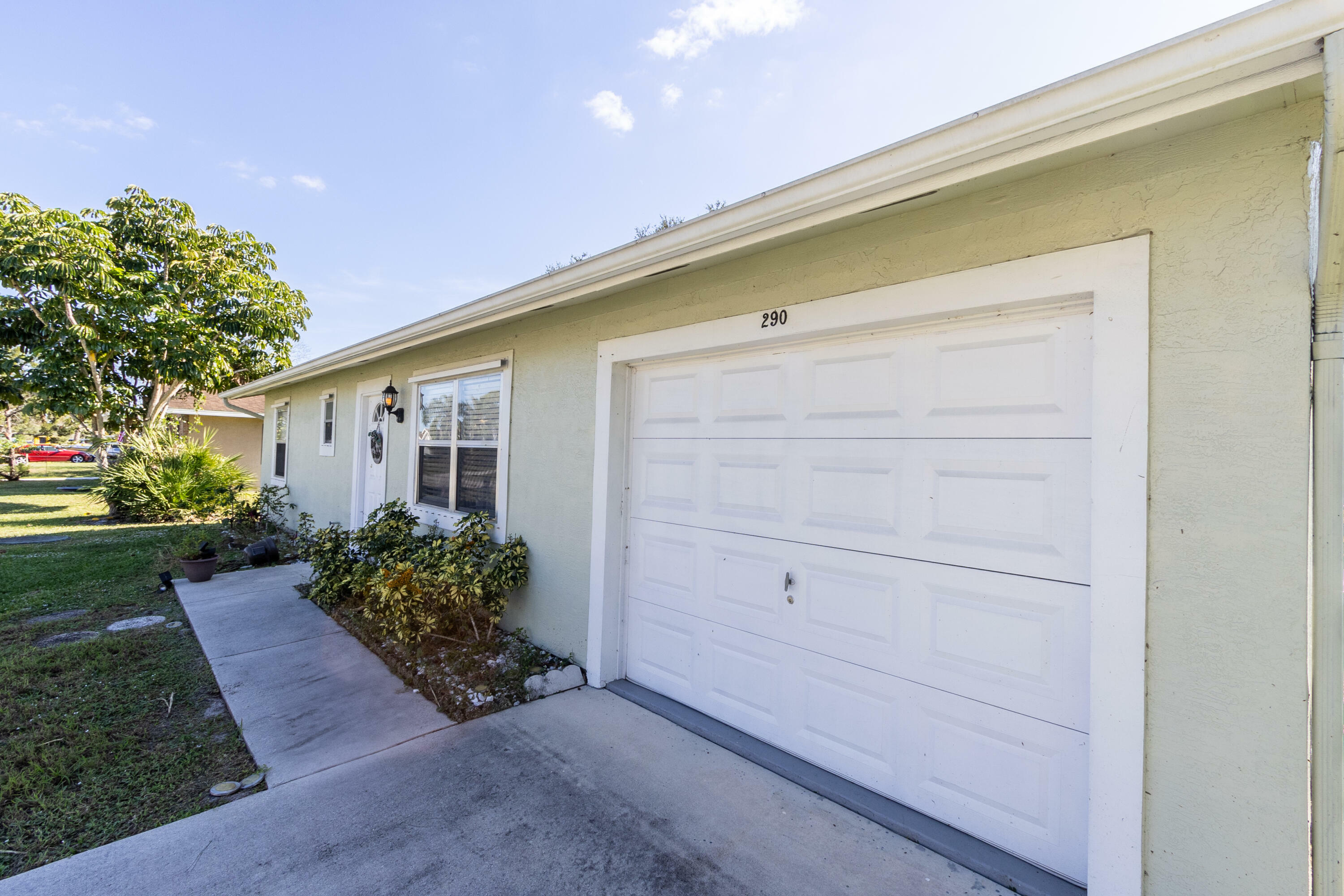 Property Photo:  290 SW Airview Avenue  FL 34984 