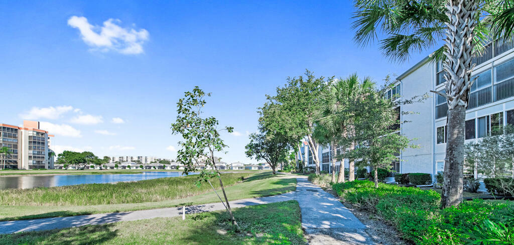 Property Photo:  6675 S Oriole 3020 Boulevard S 3020  FL 33446 