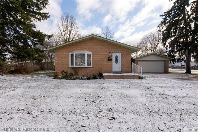 Property Photo:  4565 Universal Street  MI 48125 