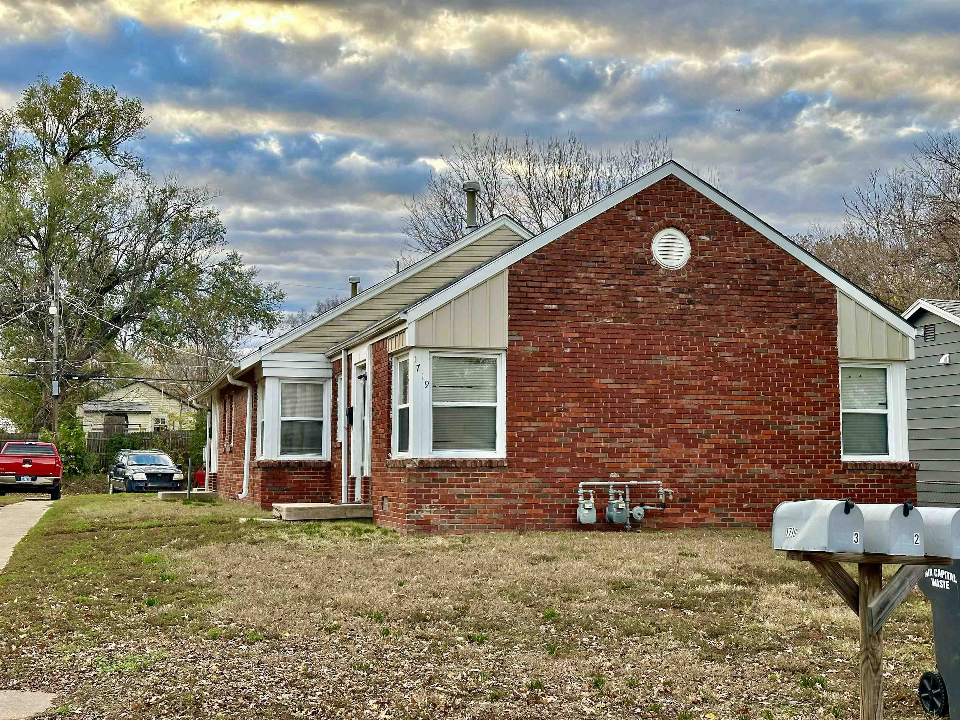 Property Photo:  1719 S Glenn St  KS 67213 