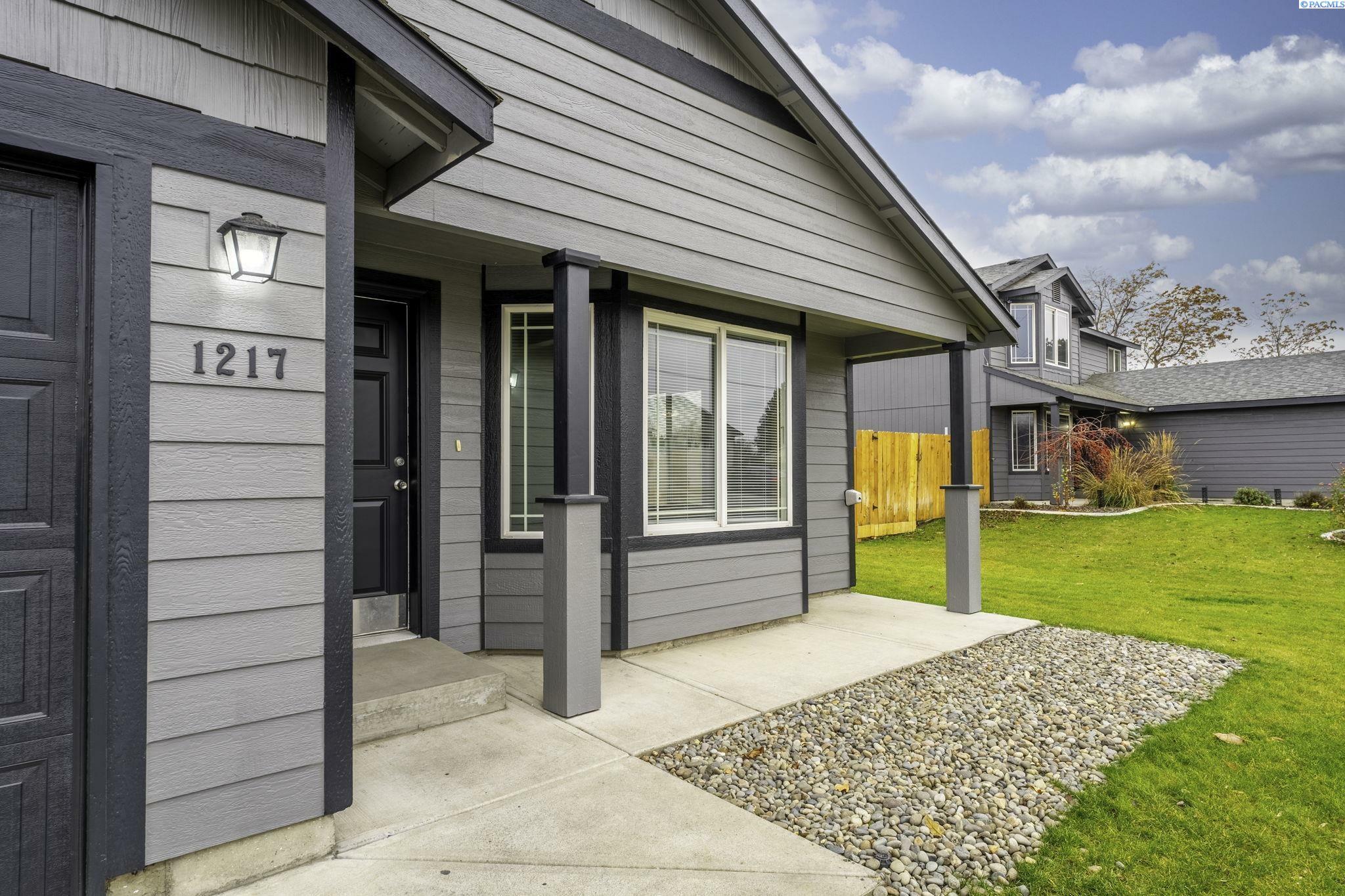 Property Photo:  1217 South St.  WA 98944 