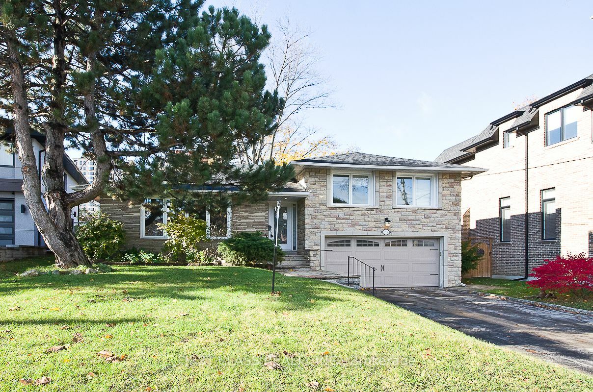 Property Photo:  25 Whittaker Cres  ON M2K 1K7 