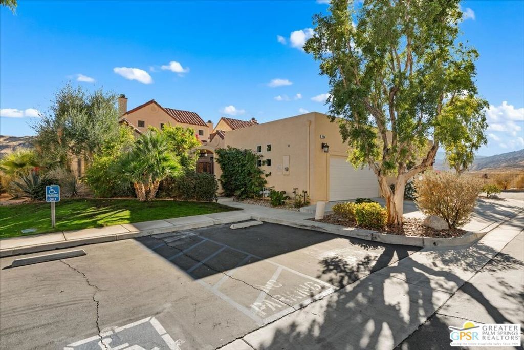 Property Photo: 2954 Zamora Court CA 92264
