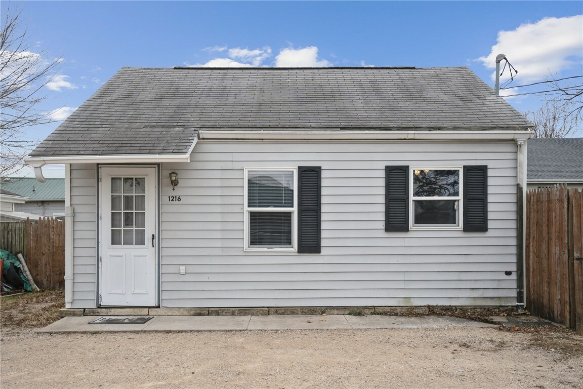 Property Photo:  1216 18th Avenue SW  IA 52404 