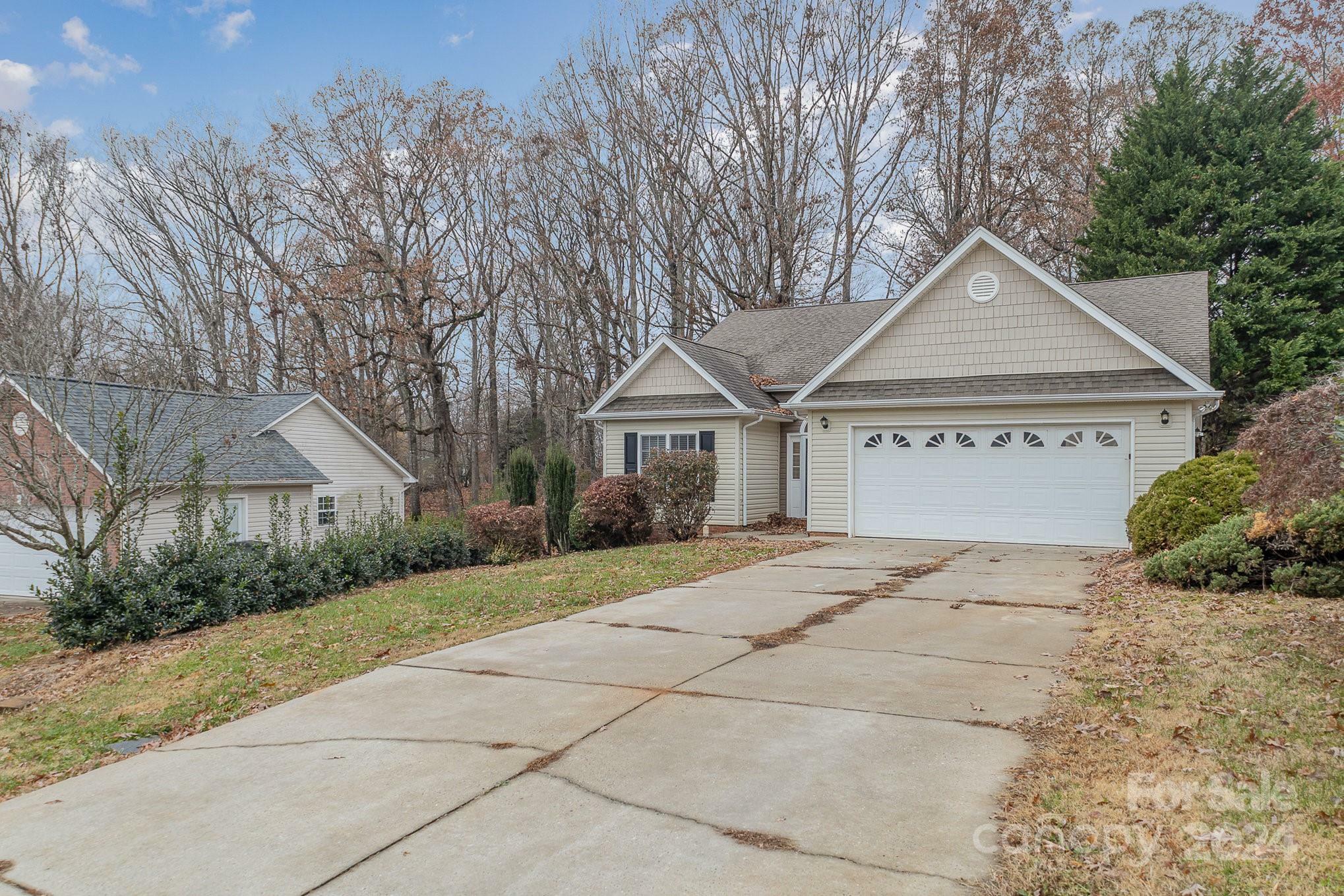 Property Photo:  1824 Pipers Ridge Circle NW  NC 28613 