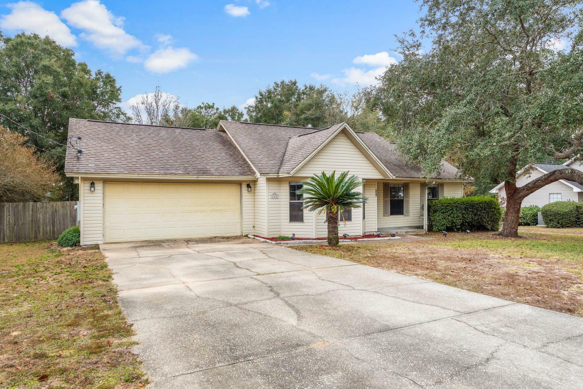 Property Photo:  205 W Pinoak Court  FL 32539 