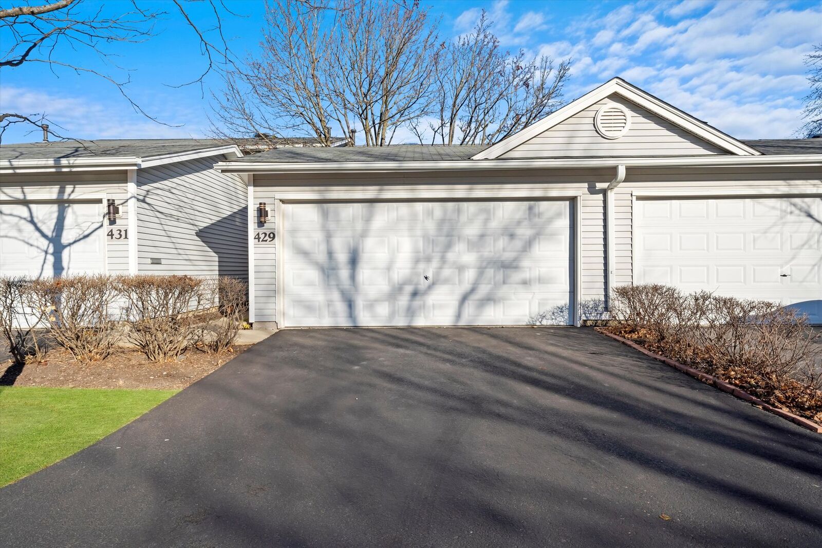 Property Photo: 429 Hazelwood Terrace IL 60089