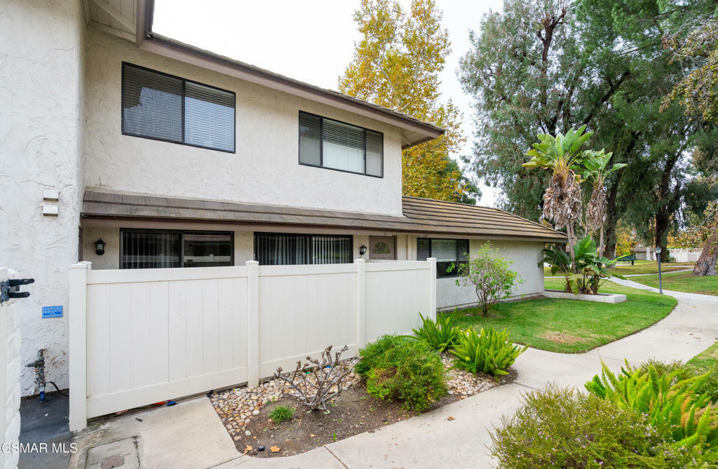 Property Photo:  1161 Landsburn Circle  CA 91361 