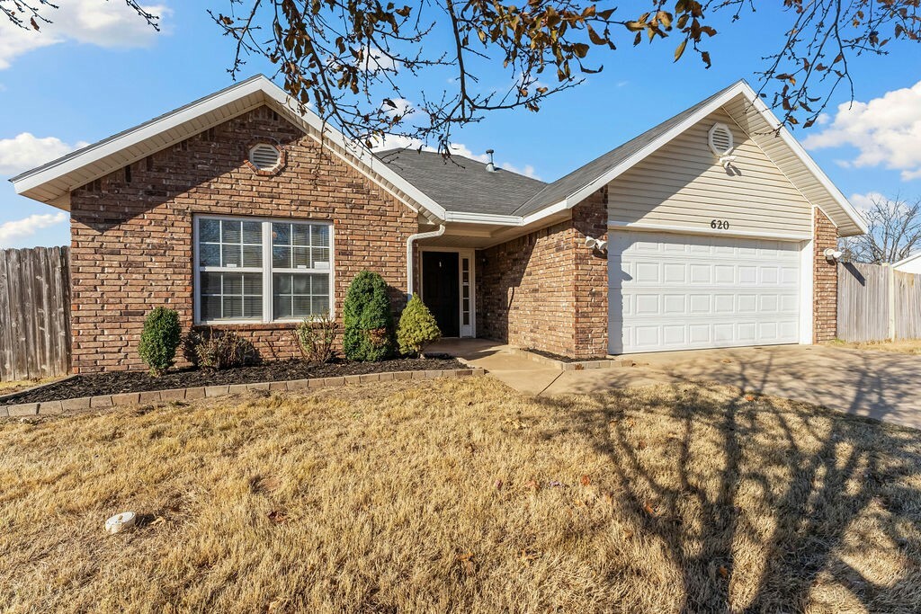 Property Photo:  620 Tumbleweed Street  AR 72745 