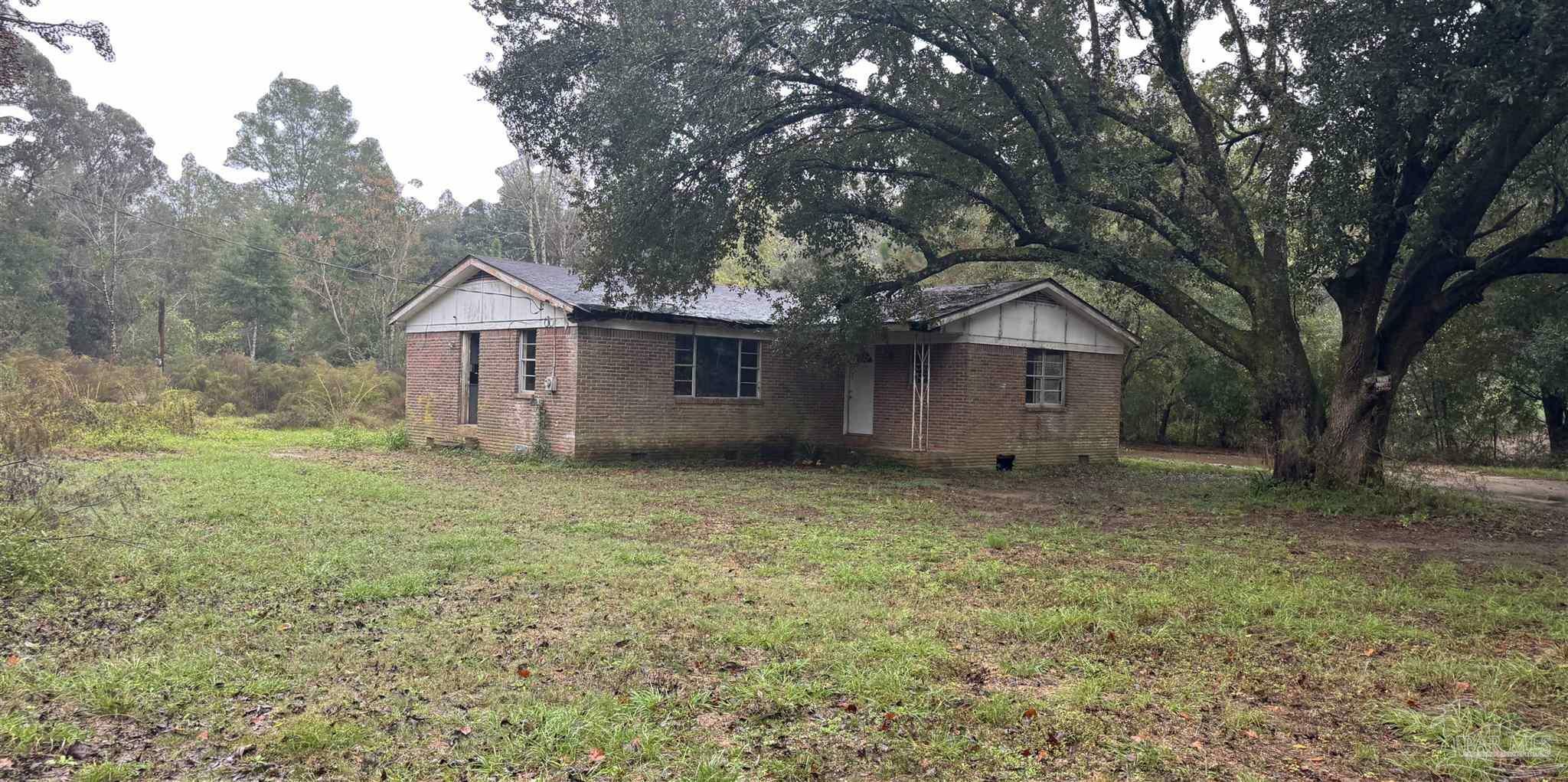 Property Photo: 9985 Paws Rd FL 32570