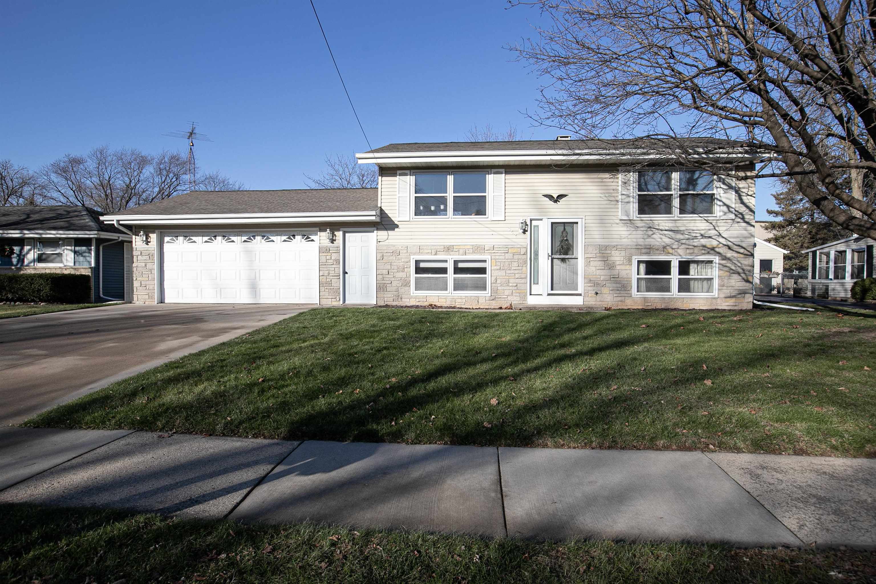 Property Photo:  952 London Street  WI 54952 