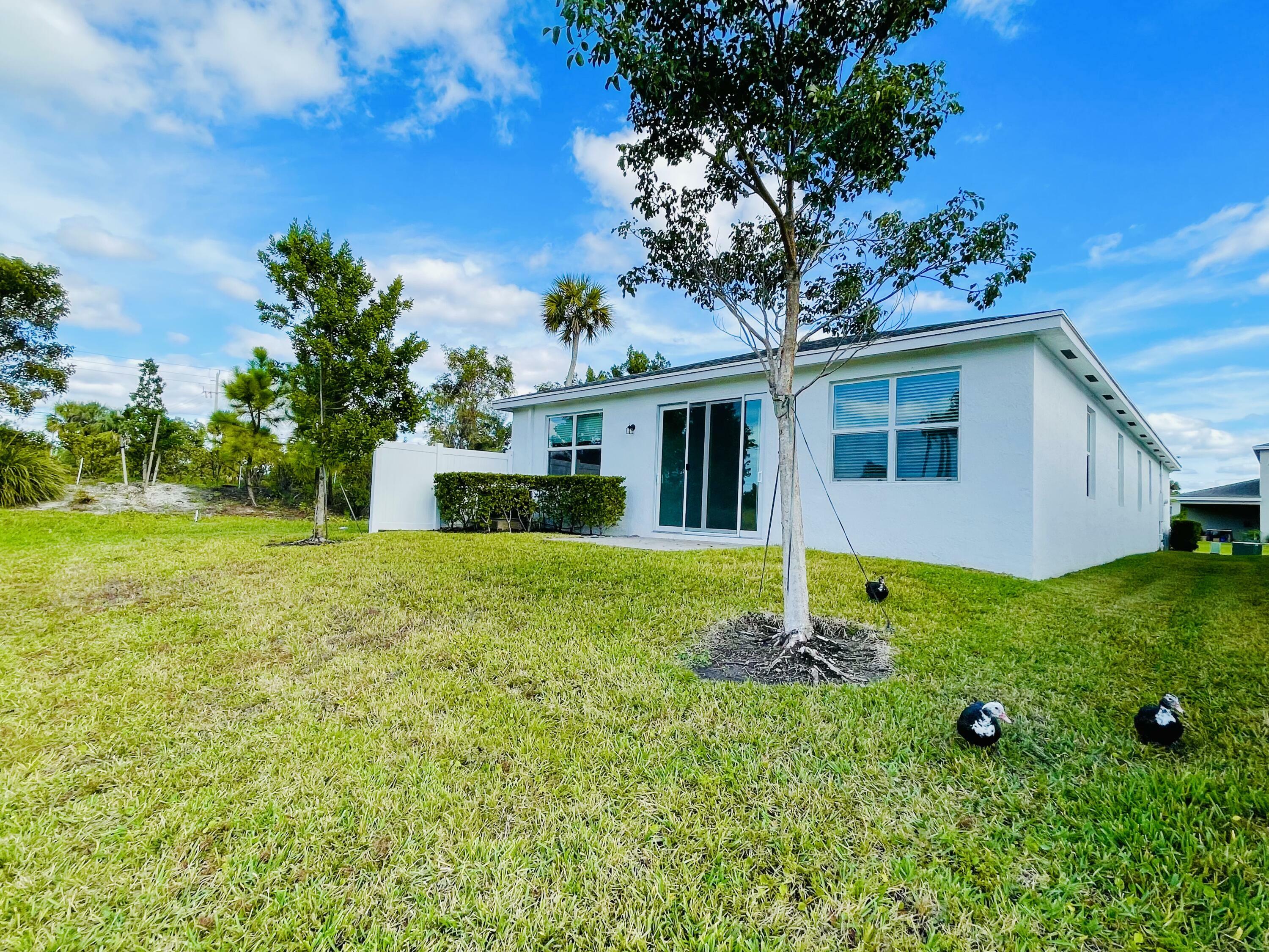 Property Photo:  6716 Pointe Of Woods Drive  FL 33413 