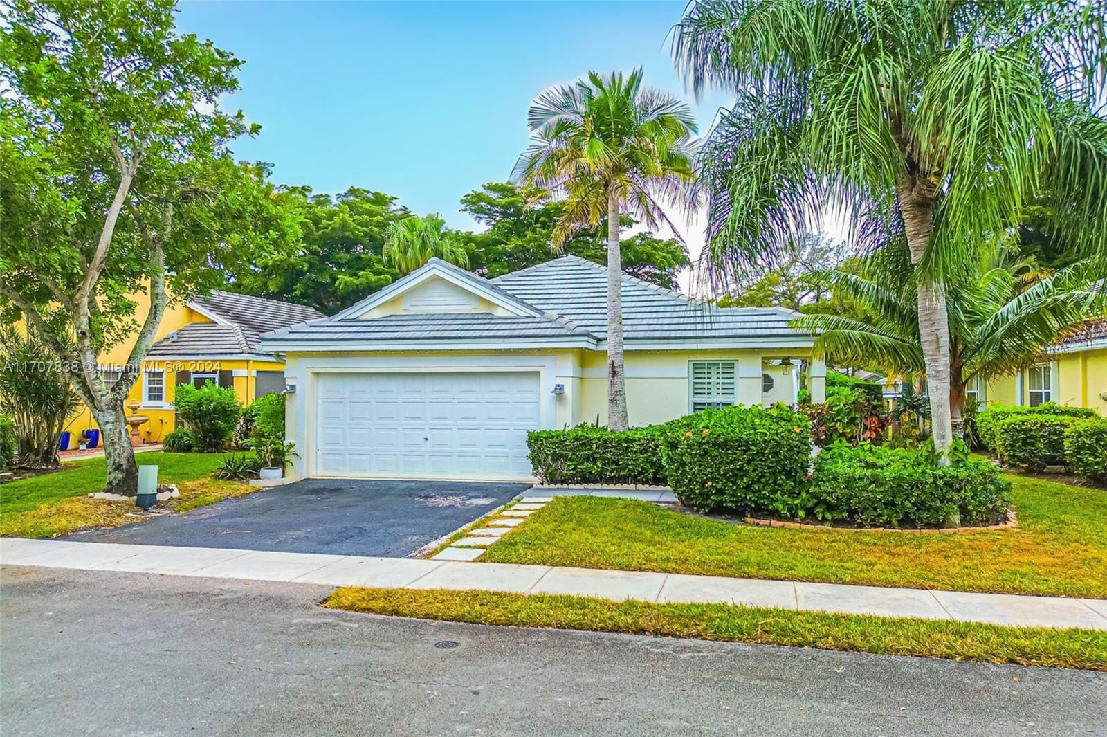 Property Photo:  2937 Quail Run Ln  FL 33328 