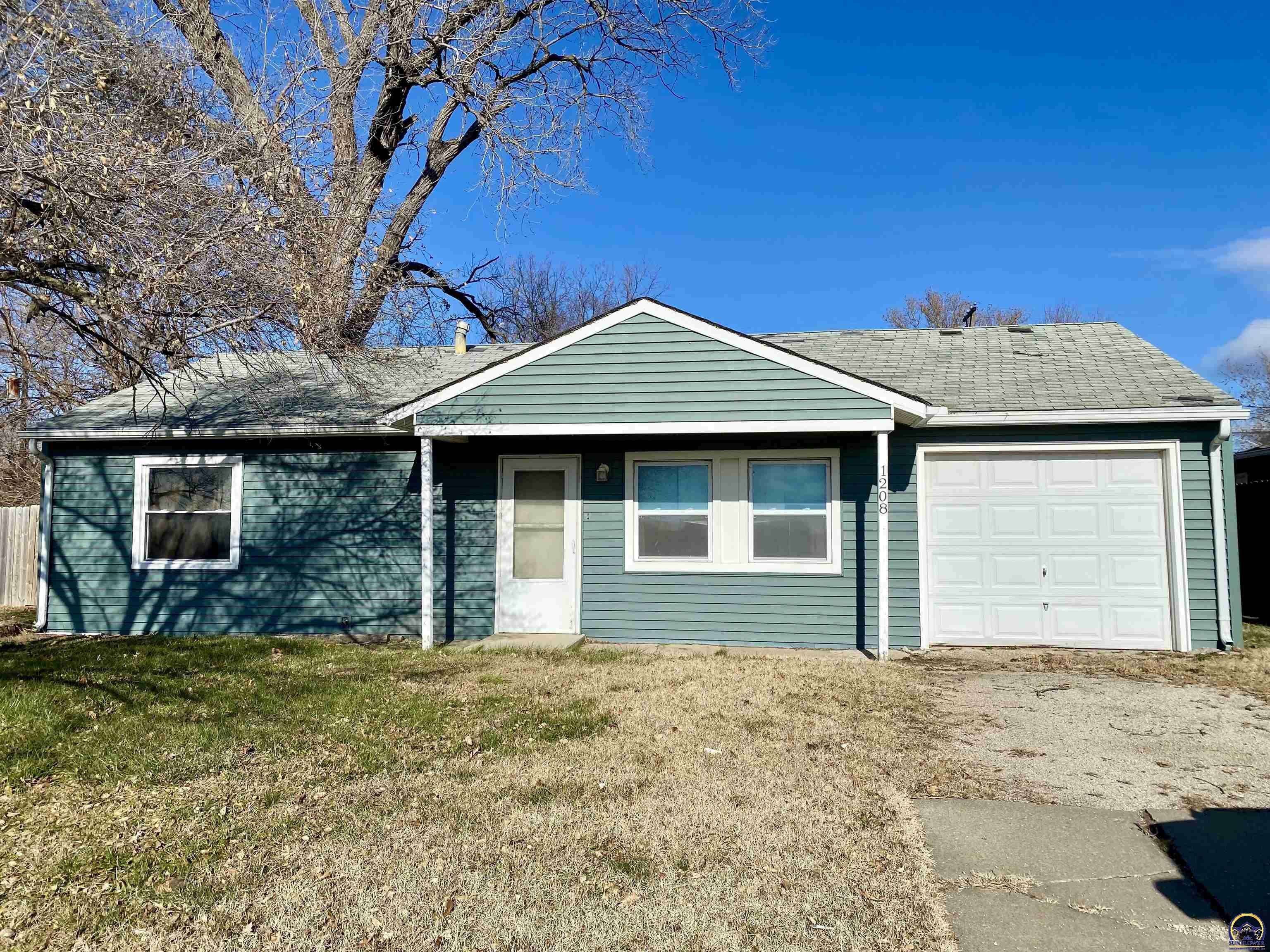 Property Photo:  1208 SW 37th St  KS 66611 