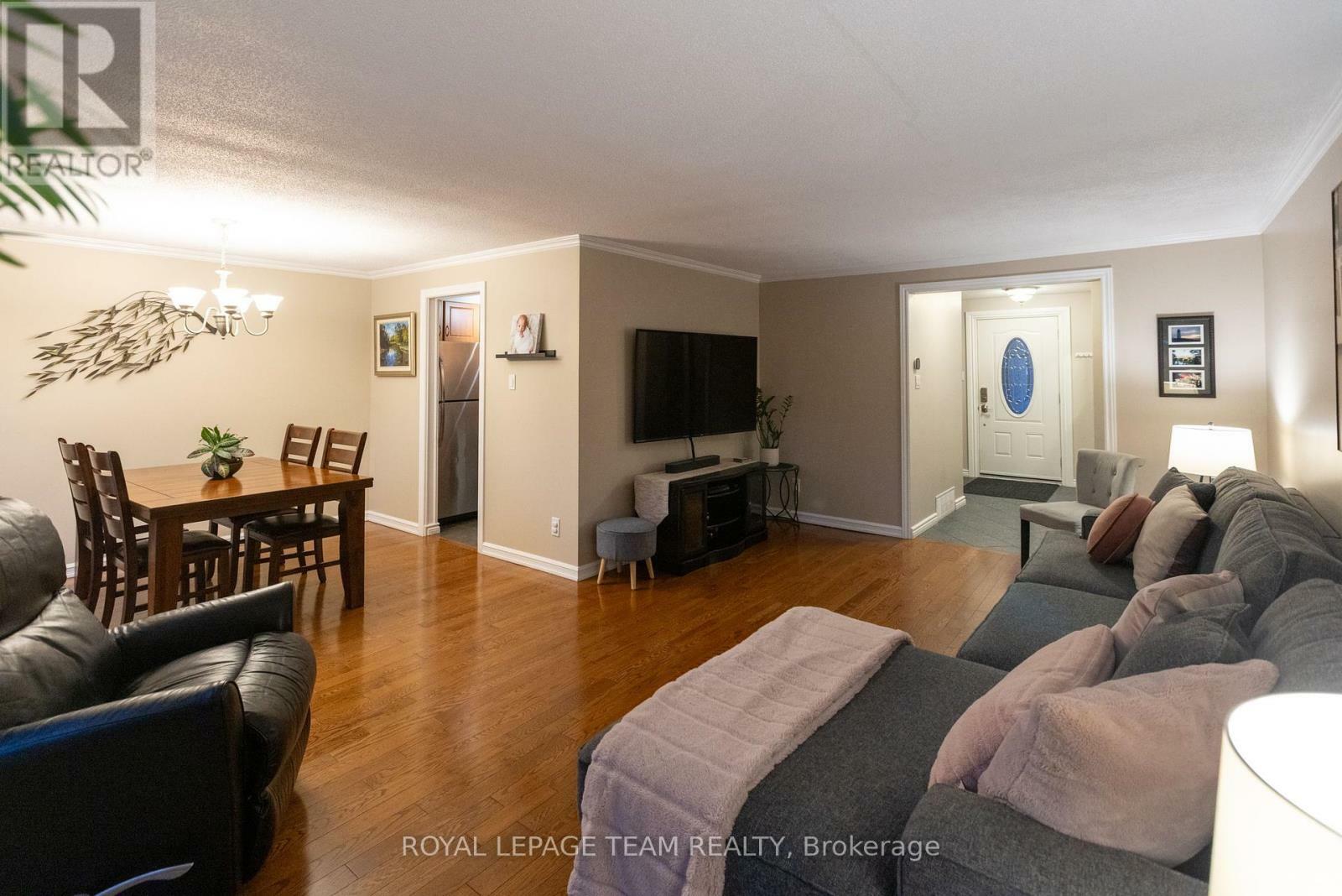 Property Photo:  1829 Prestwick Drive  ON K1E 2R7 