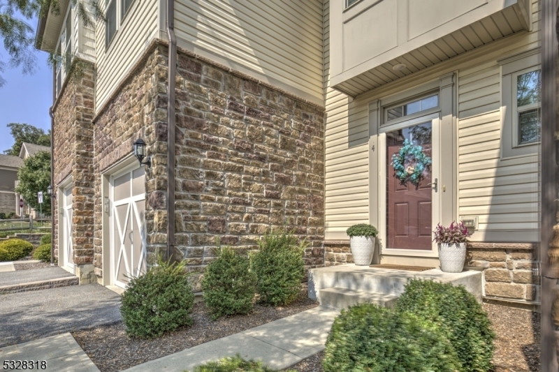 Property Photo: 4 Albert Ct NJ 07869