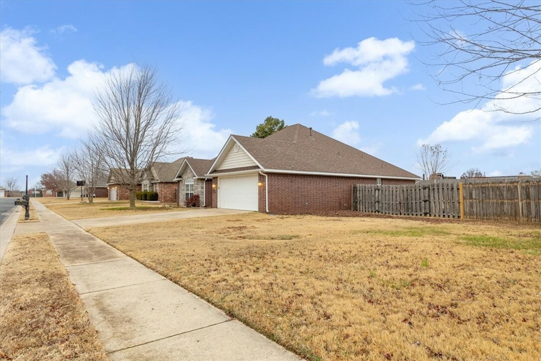 Property Photo:  1444 Luke Street  AR 72751 