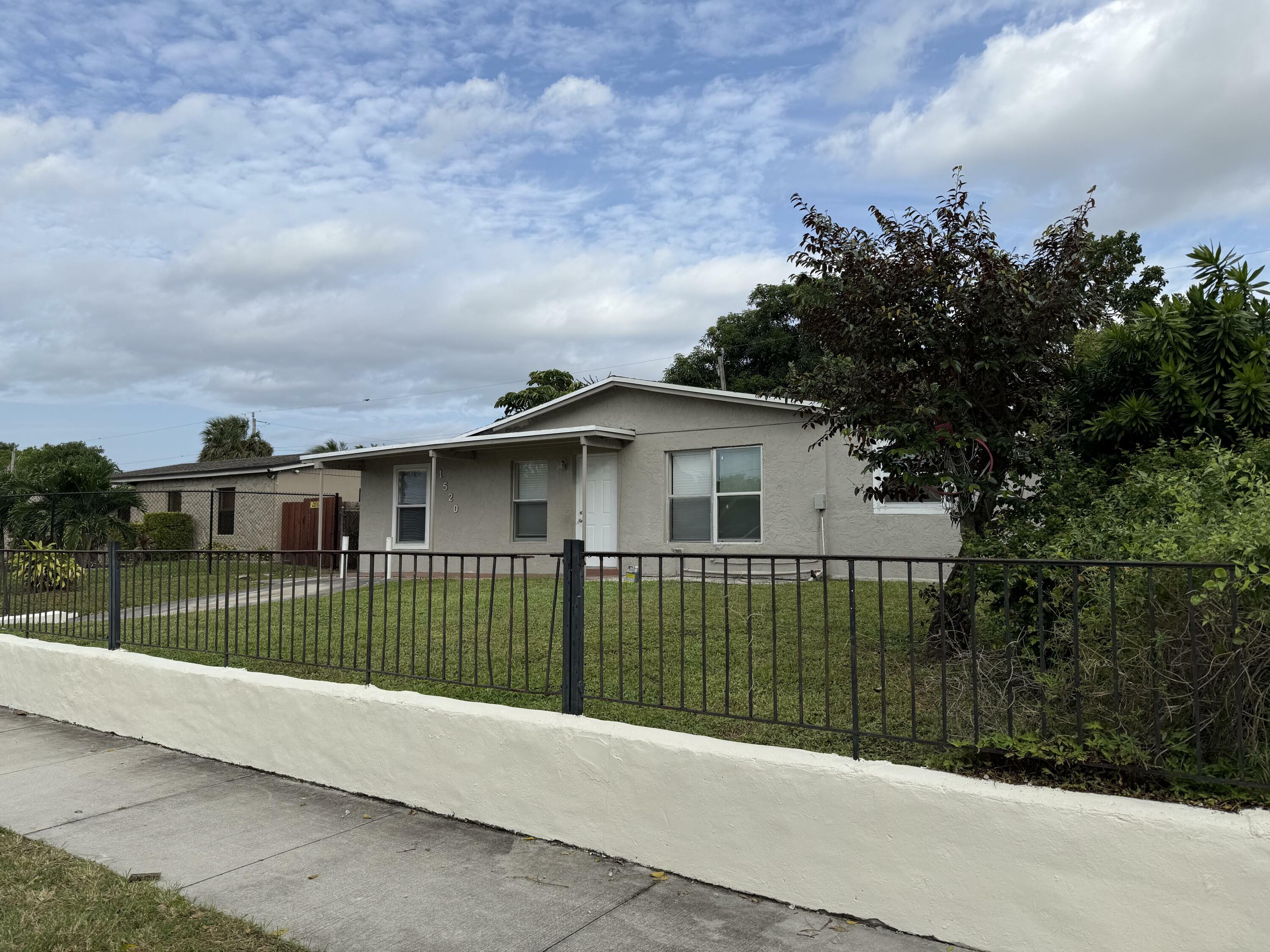 Property Photo:  1520 W 11th Street  FL 33404 