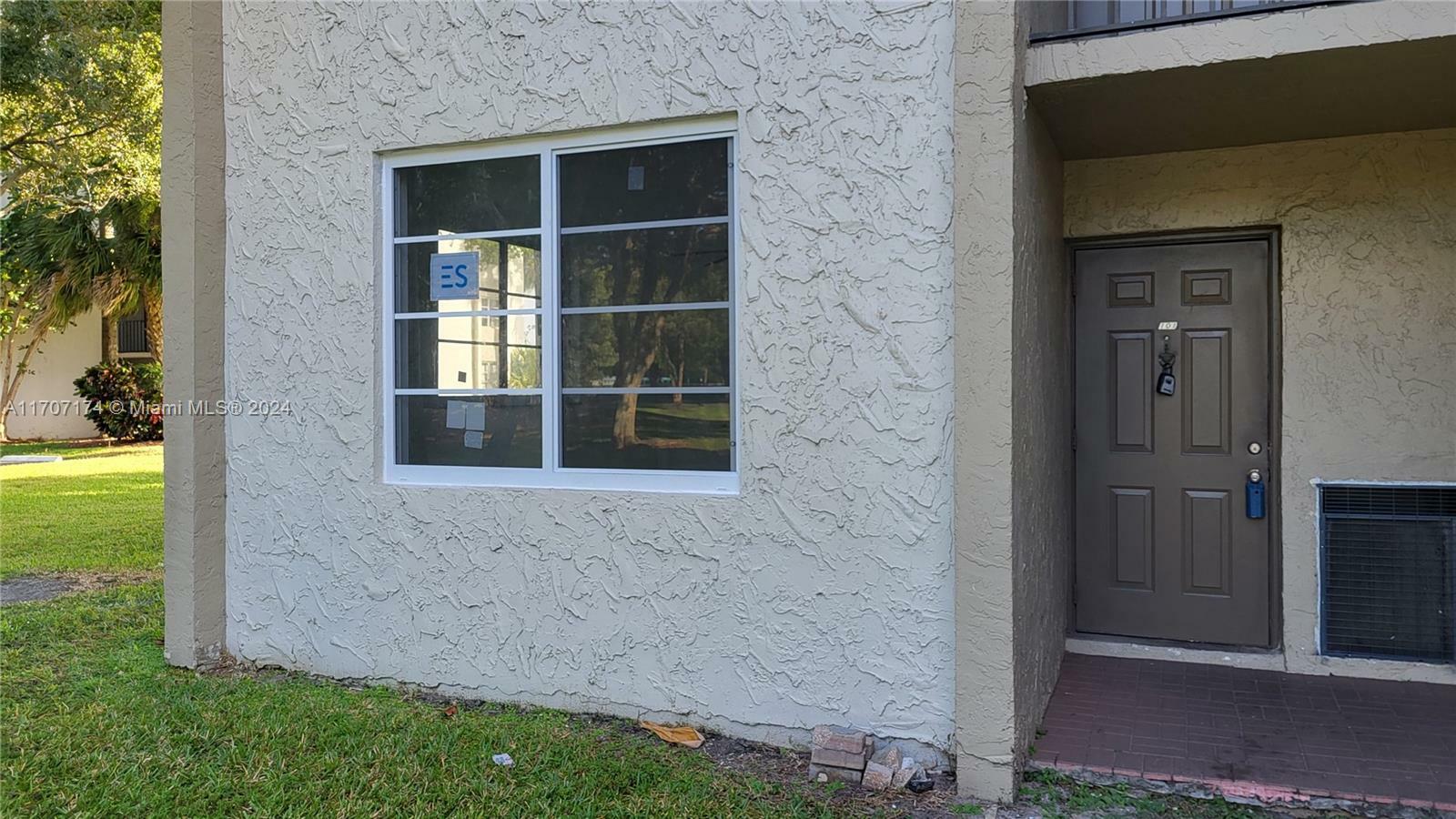 Property Photo:  3150 W Rolling Hills Cir 101  FL 33328 