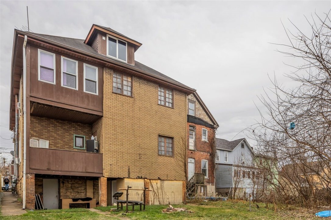 Property Photo:  1407 Walnut Ave  PA 15062 