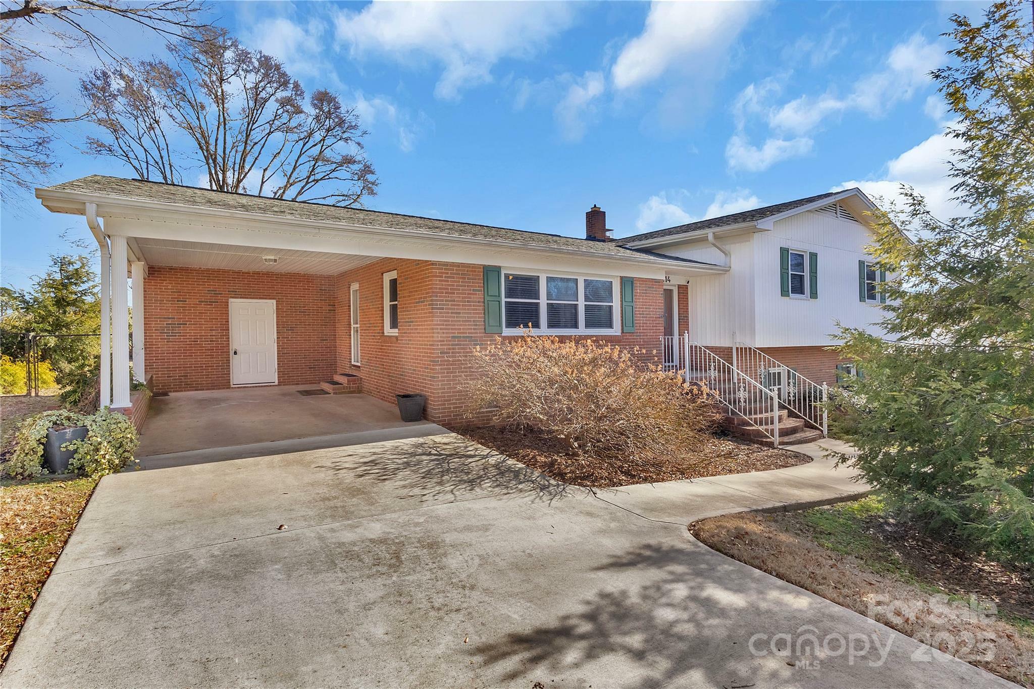 Property Photo: 214 Starview Lane NC 28034