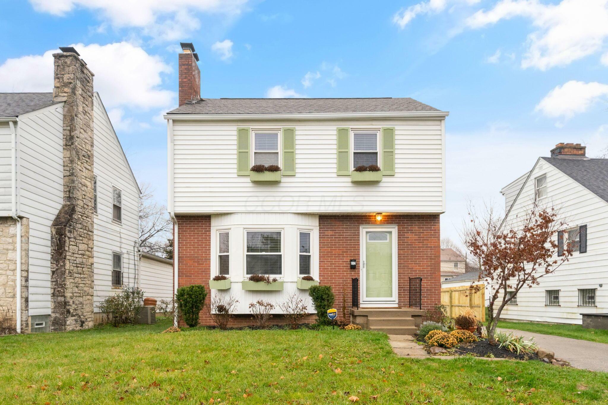 Property Photo:  1884 Greenway S Avenue  OH 43219 